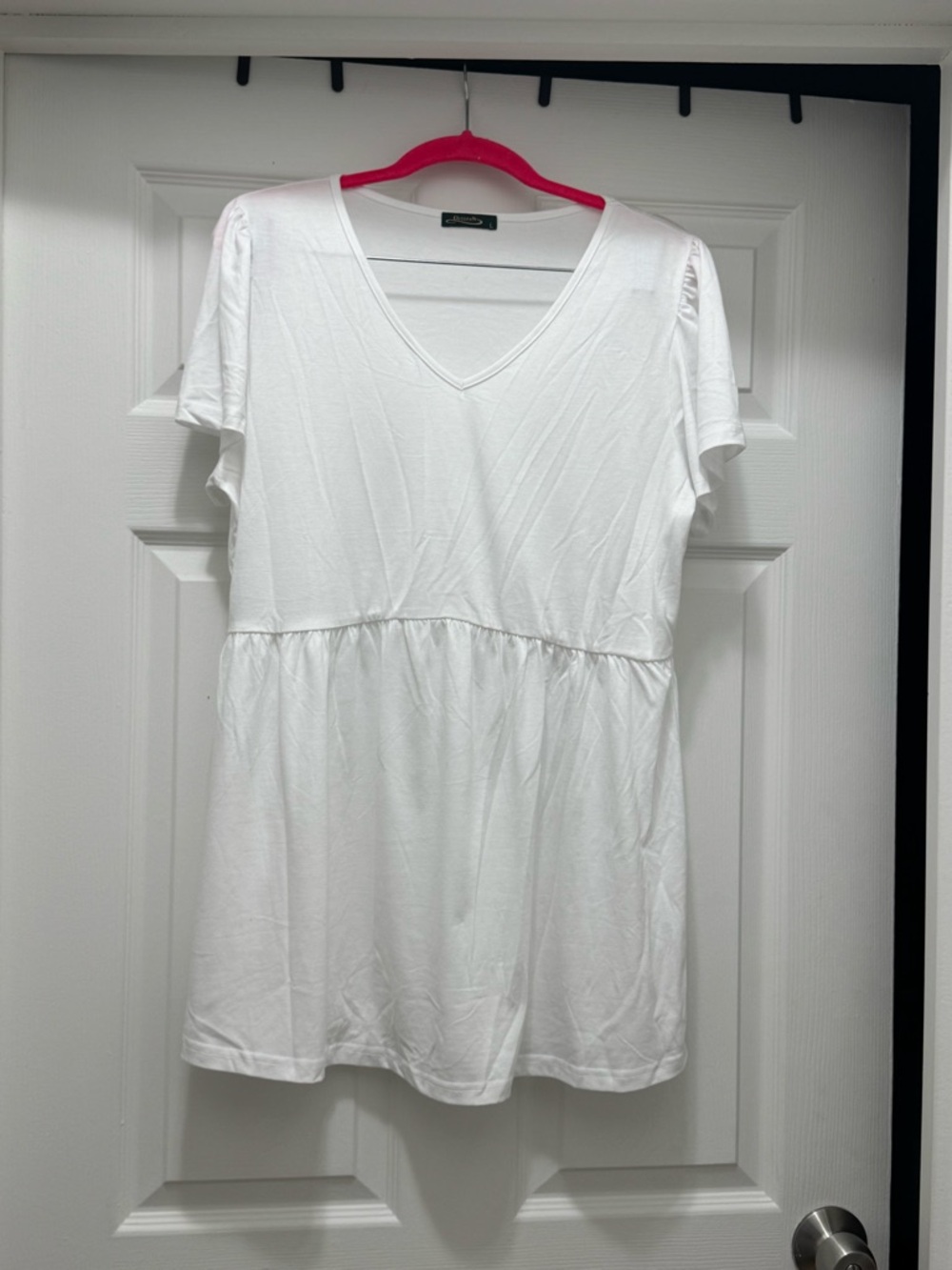 WHIT V-NECK PEPLUM TOP